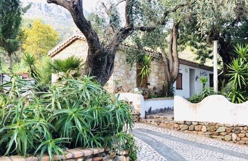 Baunei Villa | Independent villa rental surrounded by greenery