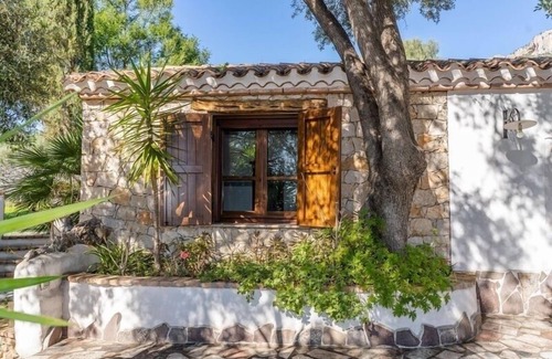 Baunei Villa | Independent villa rental surrounded by greenery