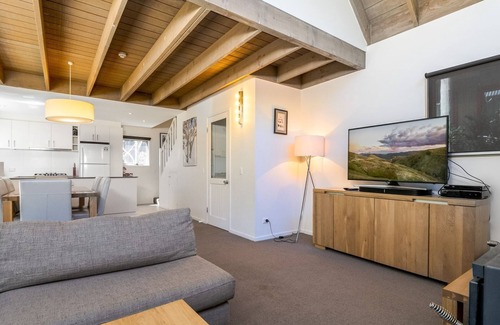 Thredbo Ski Chalet | Indi Chalet - Woodridge