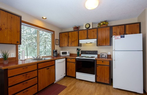 Deer Park House | INDI02 - Charming home in the heart of Sunriver, Hot Tub