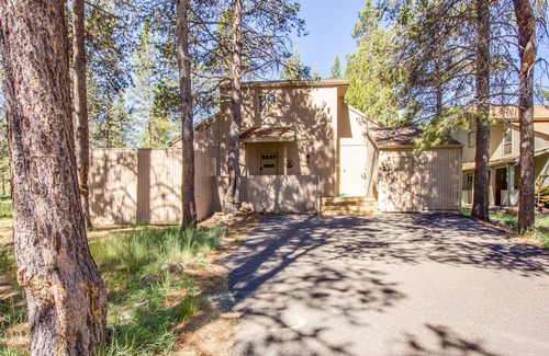 Deer Park House | INDI02 - Charming home in the heart of Sunriver, Hot Tub