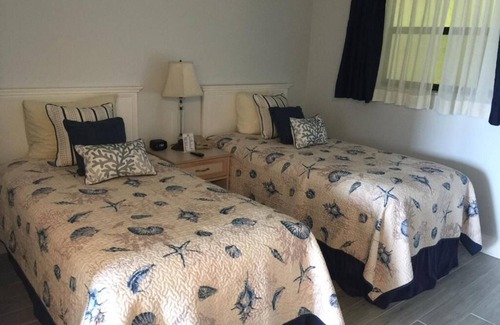 Indialantic By The Sea Resort | Indialantic Charm: Relaxing Room with Seaside Ambiance | Balcony