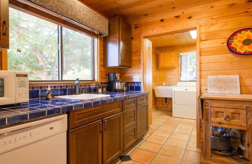 Indian Cove Cabin | Indian Cove Ranch, Joshua Tree on the Border of National Park-Hot Tub-Pool-WiFi