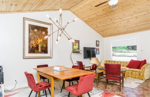 Dahlonega House | Indian Hills Retro Motel Suite F