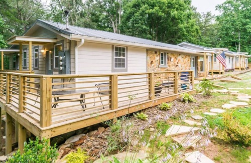 Dahlonega House | Indian Hills Retro Motel Suite F