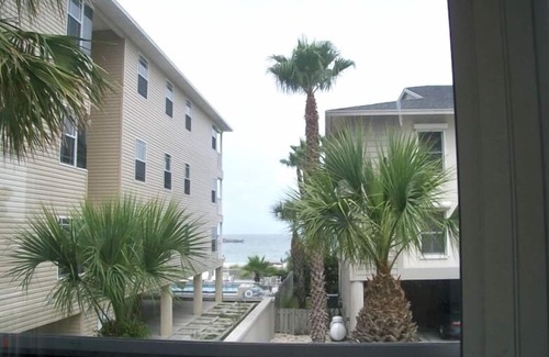 Indian Rocks Beach Condo | Indian Rocks Beach September open weeks direct beach access with pool & Hot tub