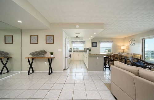 St. Petersburg - Clearwater Condo | Indian Shores Penthouse: Beach & Intercoastal Views & PICKLEBALL!