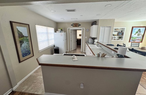 Crystal River House | Indian Water Lodge is a waterfront retreat with Dockage, Kayaks, Bikes & More!