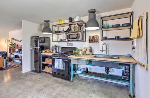 Twentynine Palms House | Indie-Eclectic Desert Home w/Hot Tub + Patio