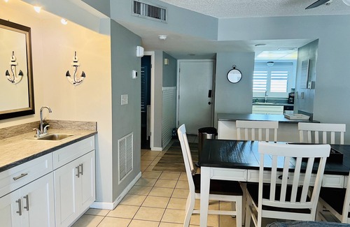 Ormond Beach Condo | Indies House Sought After Beachfront Condo w Pool near shopping and restaurants
