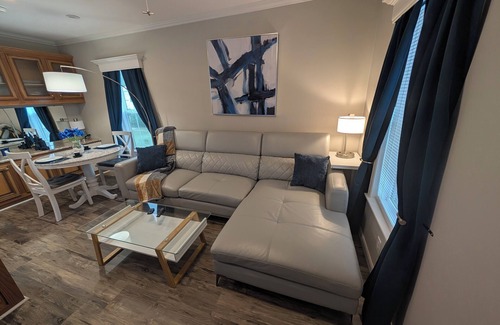 Deltona Lakes Cabin | "Indigo Lodge" Central AC, WiFi. Luxury Italian furniture.Free parking.Quiet.