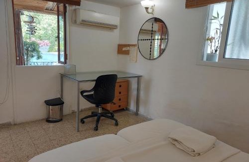 Qiryat Shaʼul Apartment | Indigo roof garden Apt. 1BR 1BA
