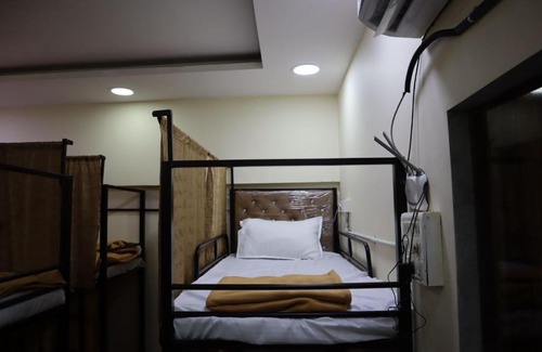 Marol Hotel | Indigo Room Sharing Dormitory - Near International Airport