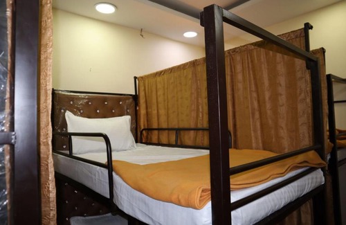 Marol Hotel | Indigo Room Sharing Dormitory - Near International Airport