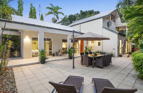 Port Douglas House | Indirah on the Beach - 5 Bedroom Beachfront House