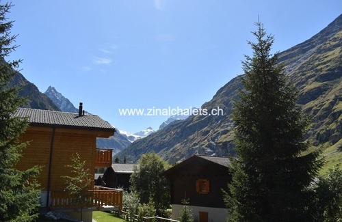 Zinal Ski Chalet | Individual chalet in Zinal - 1 bedroom with a double bed (160x190) - 1 bedroom with 2 beds - living