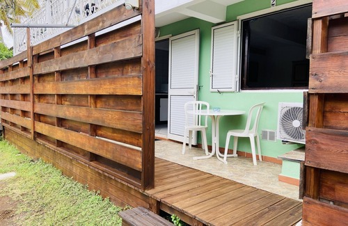 Plateau-Caillou Apartment | Individual studio with small terrace