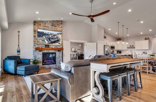 Table Rock House | Indoor and Outdoor Pools! Lake View! Sleeps 38!