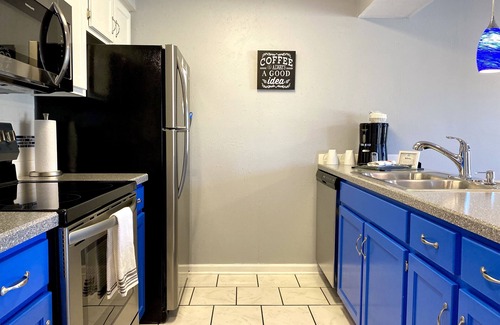 Table Rock Condo | Indoor/Outdoor pools~<10 miles Silver Dollar City, & <5 miles to Table Rock lake