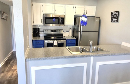 Table Rock Condo | Indoor/Outdoor pools~<10 miles Silver Dollar City, & <5 miles to Table Rock lake