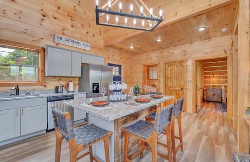 Pigeon Forge Cabin | 👙 INDOOR POOL 👾 ARCADES 🌇 SUNSET VIEW 📍 BEST LOCATION!