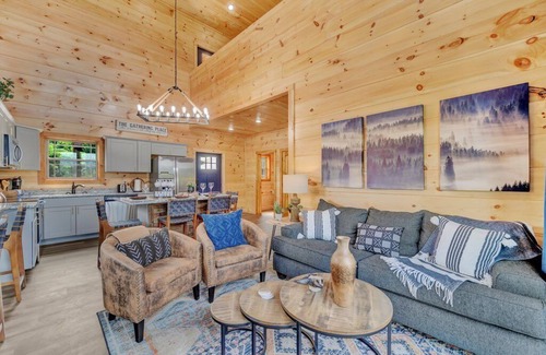 Pigeon Forge Cabin | 👙 INDOOR POOL 👾 ARCADES 🌇 SUNSET VIEW 📍 BEST LOCATION!