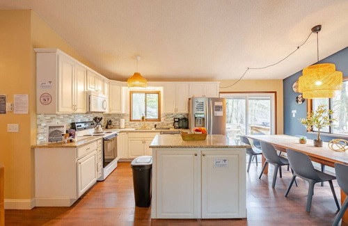 Wallenpaupauk Lake Estates Cabin | Indoor Pool, Firepit, BBQ, Gym, King Bed, Sauna, Lake Nearby, A/C, Amenities
