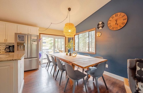 Wallenpaupauk Lake Estates Cabin | Indoor Pool, Firepit, BBQ, Gym, King Bed, Sauna, Lake Nearby, A/C, Amenities