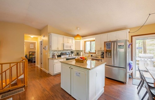 Wallenpaupauk Lake Estates Cabin | Indoor Pool, Firepit, BBQ, Gym, King Bed, Sauna, Lake Nearby, A/C, Amenities