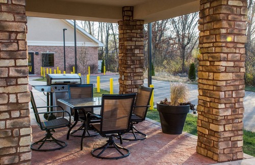 Schererville Condo | Indoor Pool. Free Breakfast. Gym & Business Center.