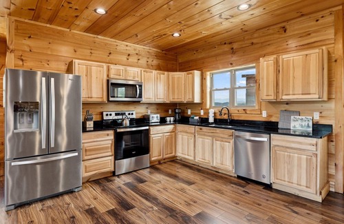 Gatlinburg - Pigeon Forge Cabin | Indoor Pool! Hot Tub! Pool Table! View!