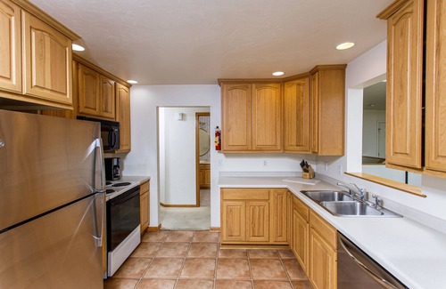 Egg Harbor House | Indoor Pool + hot tub Condo Complex near Egg Harbor