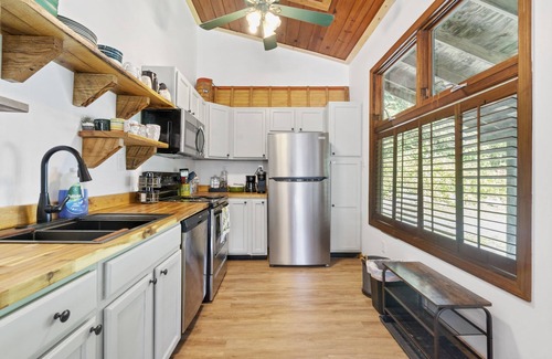 Jefferson Township Cabin | Indoor tree house & swivel firepit grill. Close to Kooser & Laurel Hill Parks.n