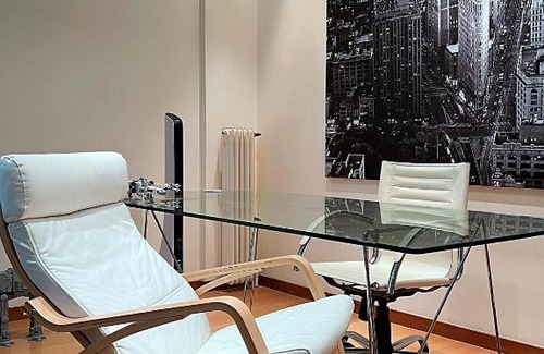 Ampelokipoi Apartment | Indulge Apartment with office Downtown