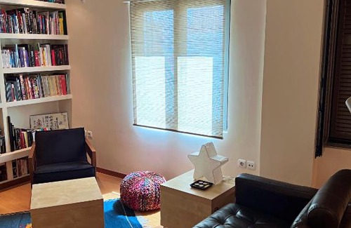 Ampelokipoi Apartment | Indulge Apartment with office Downtown