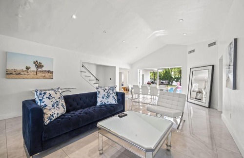 Ojus House | Indulge in 6 Beds Home w Pool near Aventura Mall