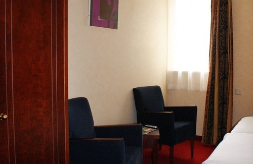 Sluis Hotel | Indulge in Cupule’s Oasis in Historic Location - Bike Rental, Free Parking