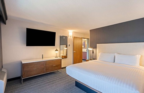 San Ramon Hotel | Indulge in Home Like Comfort! Spacious 1BR Suite, Pet-friendly, Free Parking!