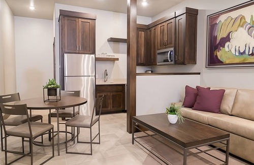 Zion National Park South Entrance Hotel | Indulge in Home Like Comfort! Free Parking, Outdoor Pool, Near DeZion Gallery