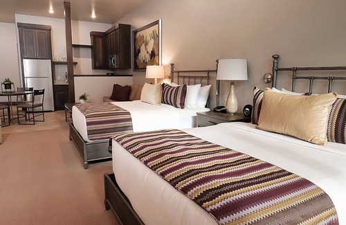 Zion National Park South Entrance Hotel | Indulge in Home Like Comfort! Free Parking, Outdoor Pool, Near DeZion Gallery
