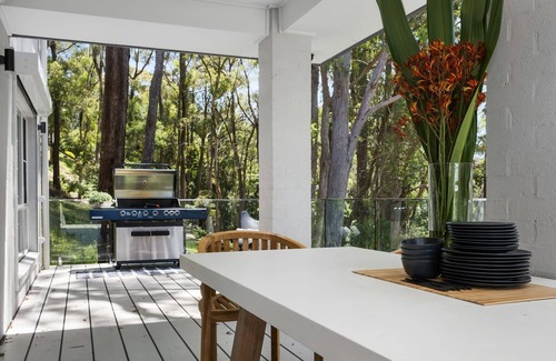 Macmasters Beach House | Indulge in Luxury! 4 Bedroom Home at Macs Beach.