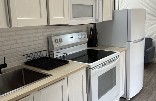 New Ross Cottage | Indulge in luxurious bliss ￼: private Hot Tub, kayaking. So much more