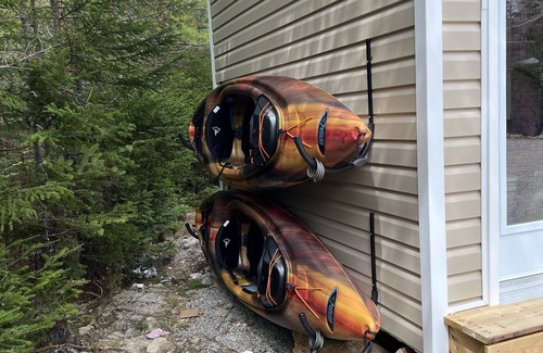 New Ross Cottage | Indulge in luxurious bliss ￼: private Hot Tub, kayaking. So much more