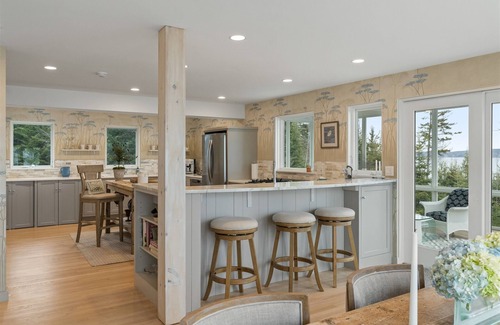 Boothbay Harbor House | Indulge in Oceanfront Luxury: Primary Suites & Breathtaking Scenery