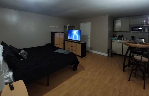 Portsmouth Apartment | Indulge in Serenity with a Private Waterfront Studio Near Rivers Casino!
