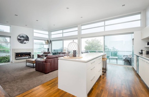 Akaroa House | Indulge in the cinema built for two, or a hot bath under the stars . Relax!