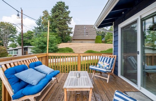 Brighton House | Indulge, Relax & Play: 5-Bedroom Haven with Games, Kitchen, Deck, Office & A/C