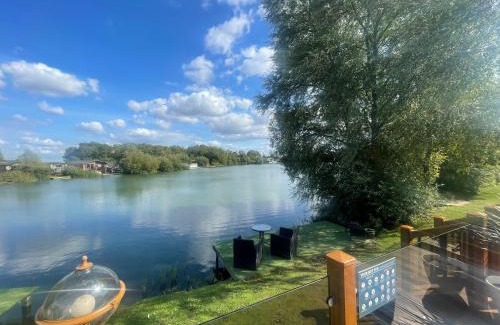 Tattershall House | Indulgence Lakeside Lodge i2 with hot tub, private fishing peg situated at Tattershall Lakes Country Park