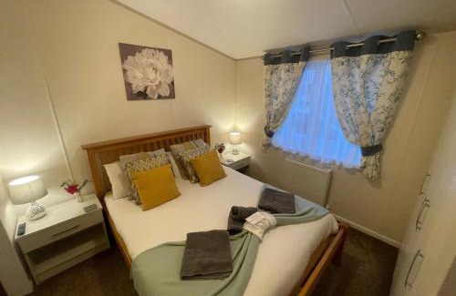 Tattershall House | Indulgence Lakeside Lodge i2 with hot tub, private fishing peg situated at Tattershall Lakes Country Park