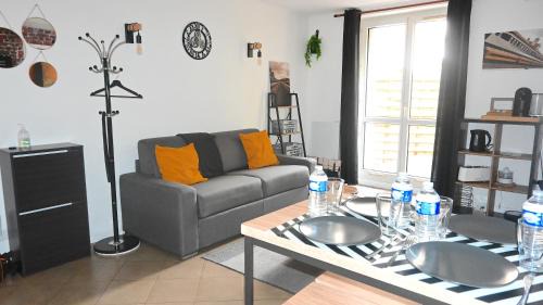 Villeneuve-sous-Dammartin Apartment | INDUS Appartement 10mn Aeroport Roissy CDG
